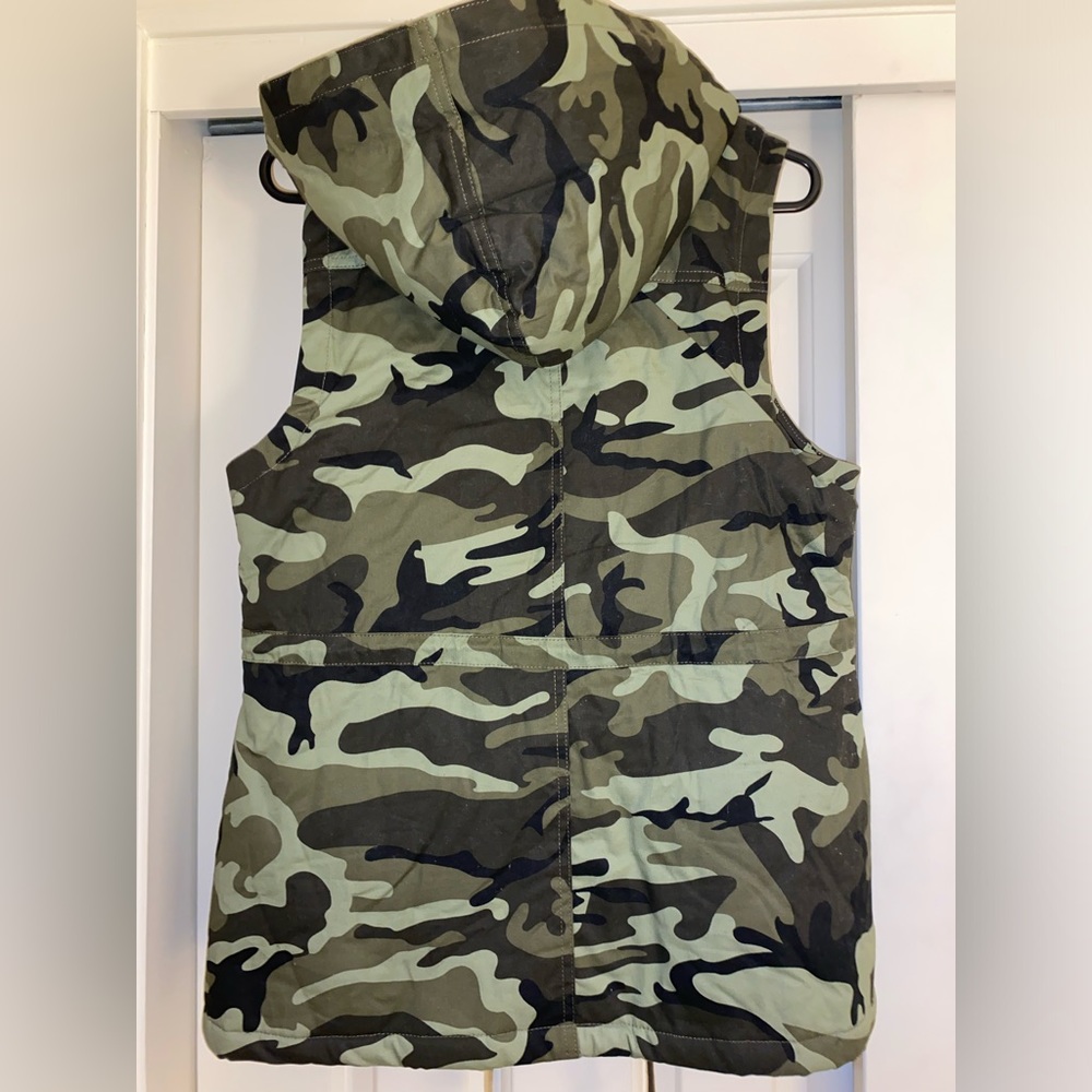 ☘️💚NWOT JUNIORS/WOMENS LOVE TREE VEST💚☘️